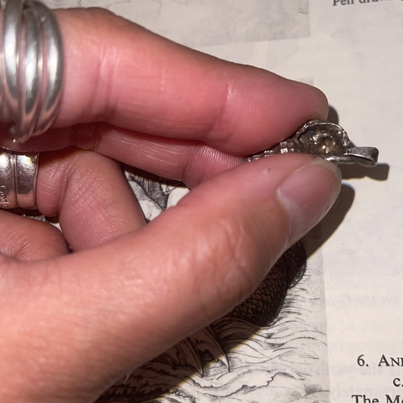 Sterling silver seashell pendant - Picture 11 of 12